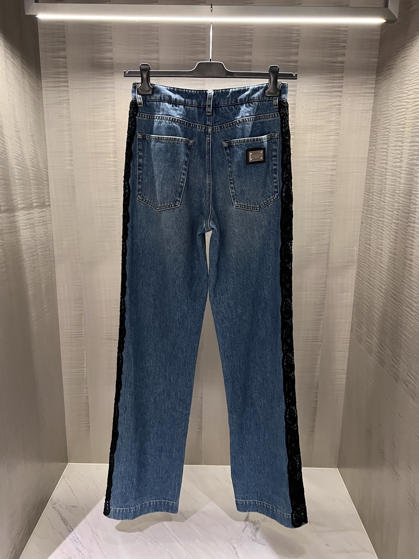 JEANS  - Image 2