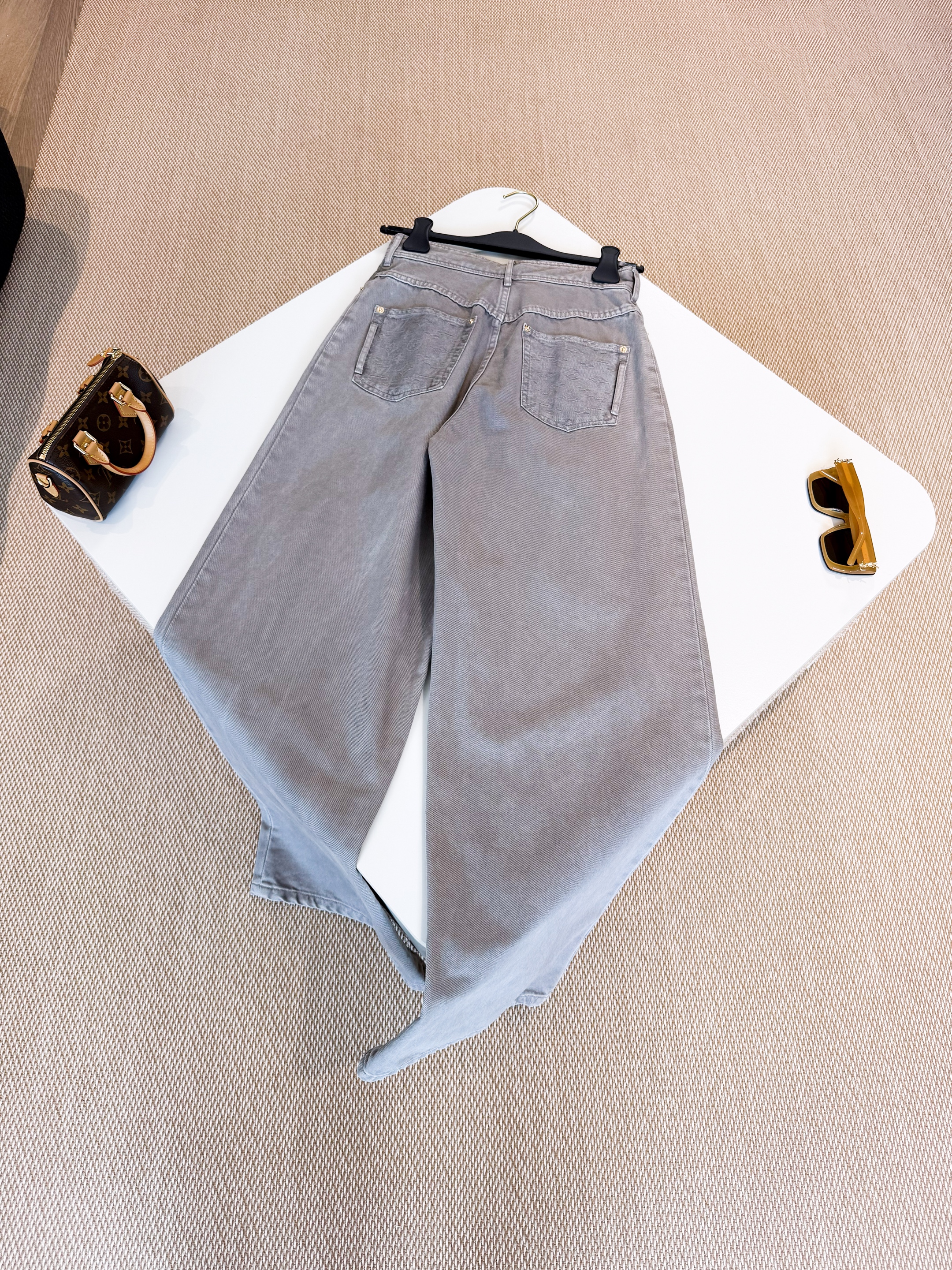 JEANS  - Image 3