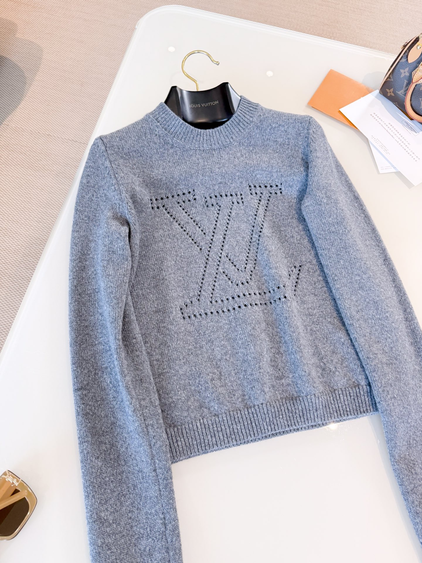 SWEATER 