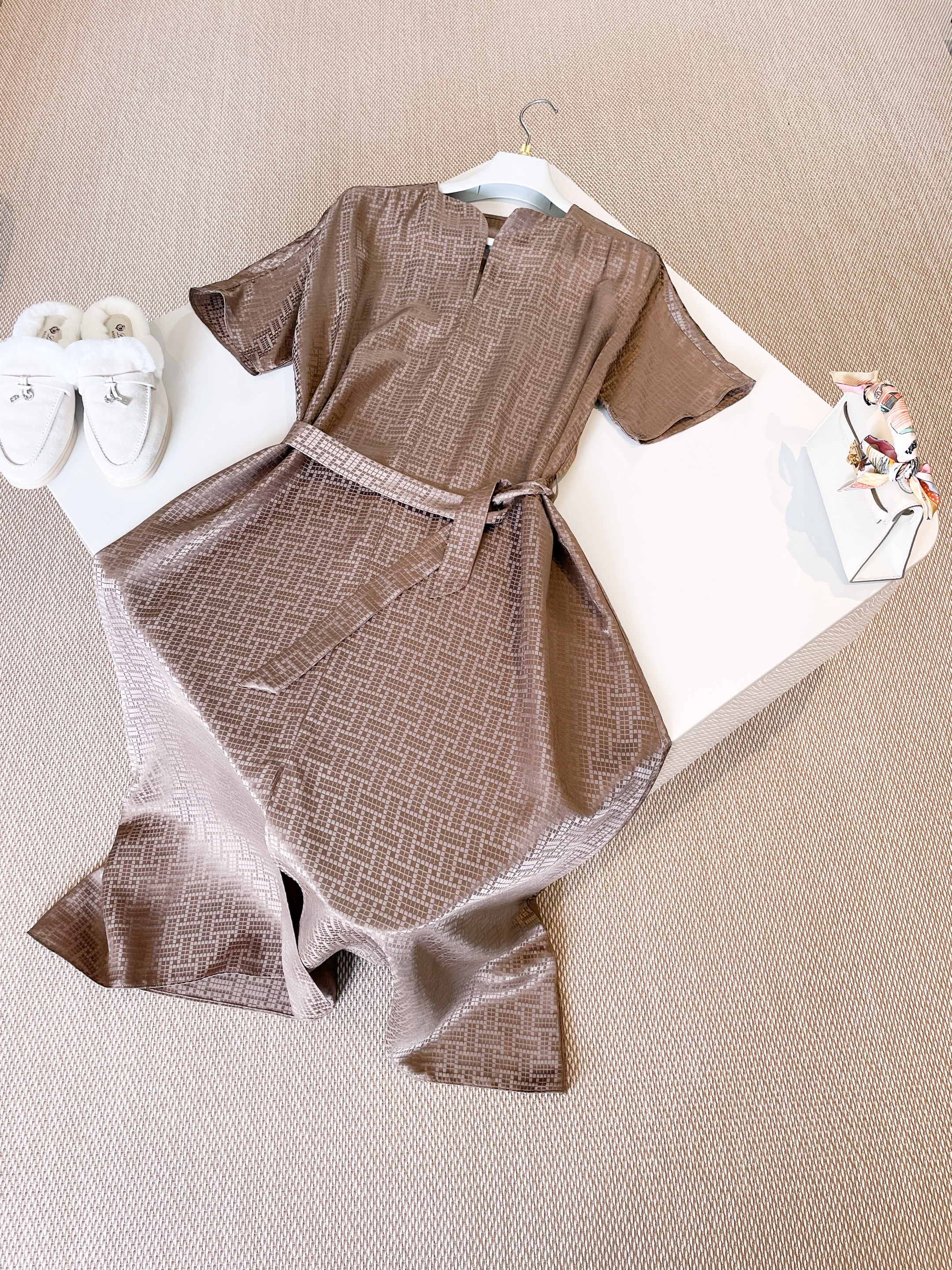 DRESS 