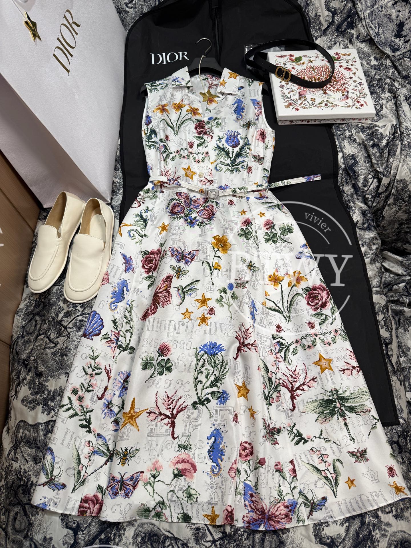 DRESS