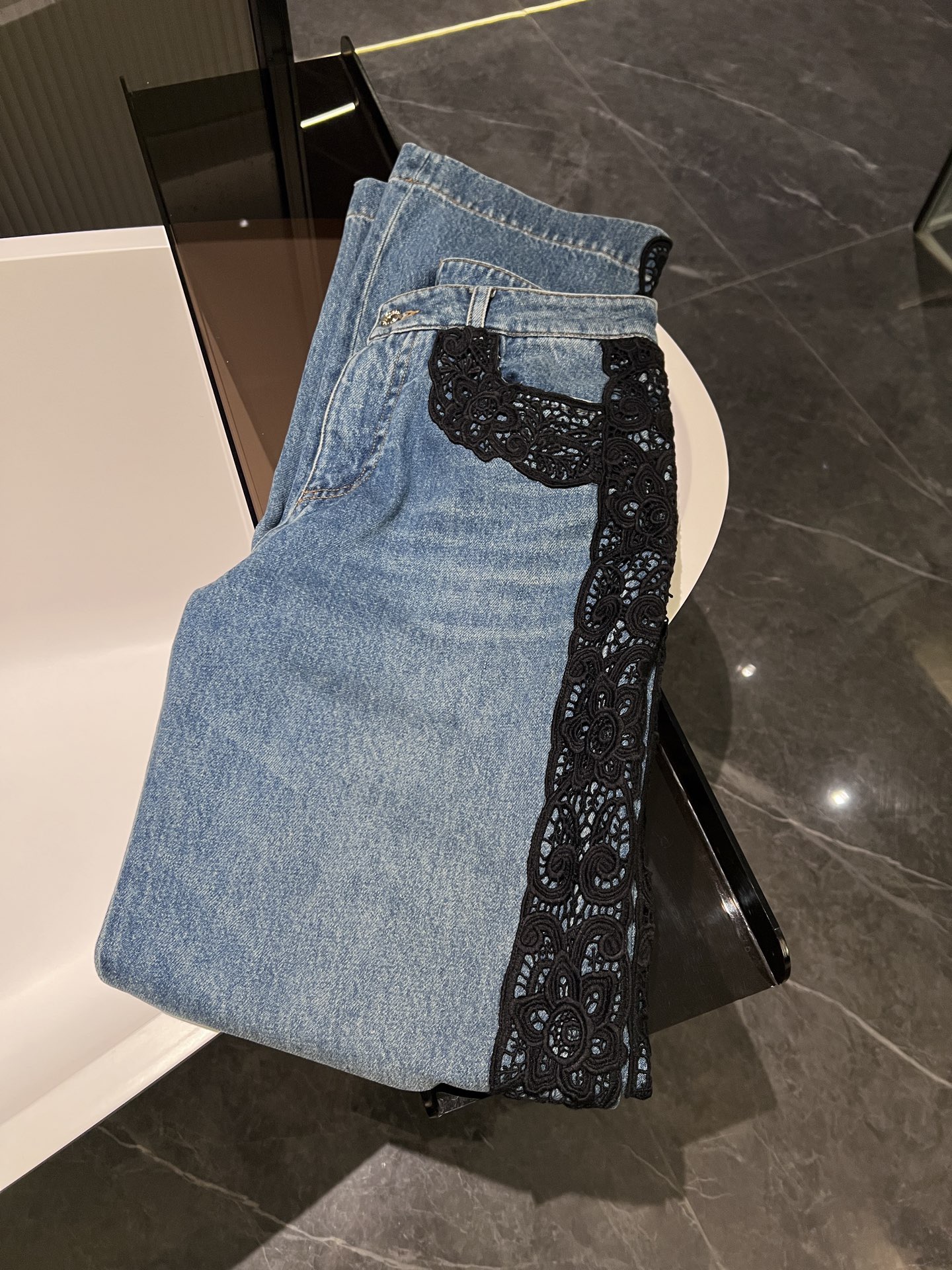 JEANS  - Image 6