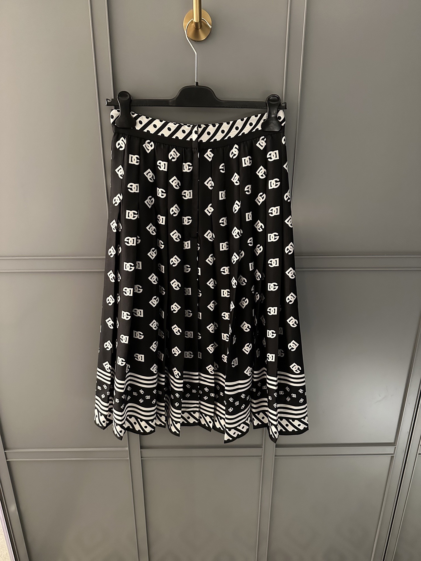 SKIRT - Image 2