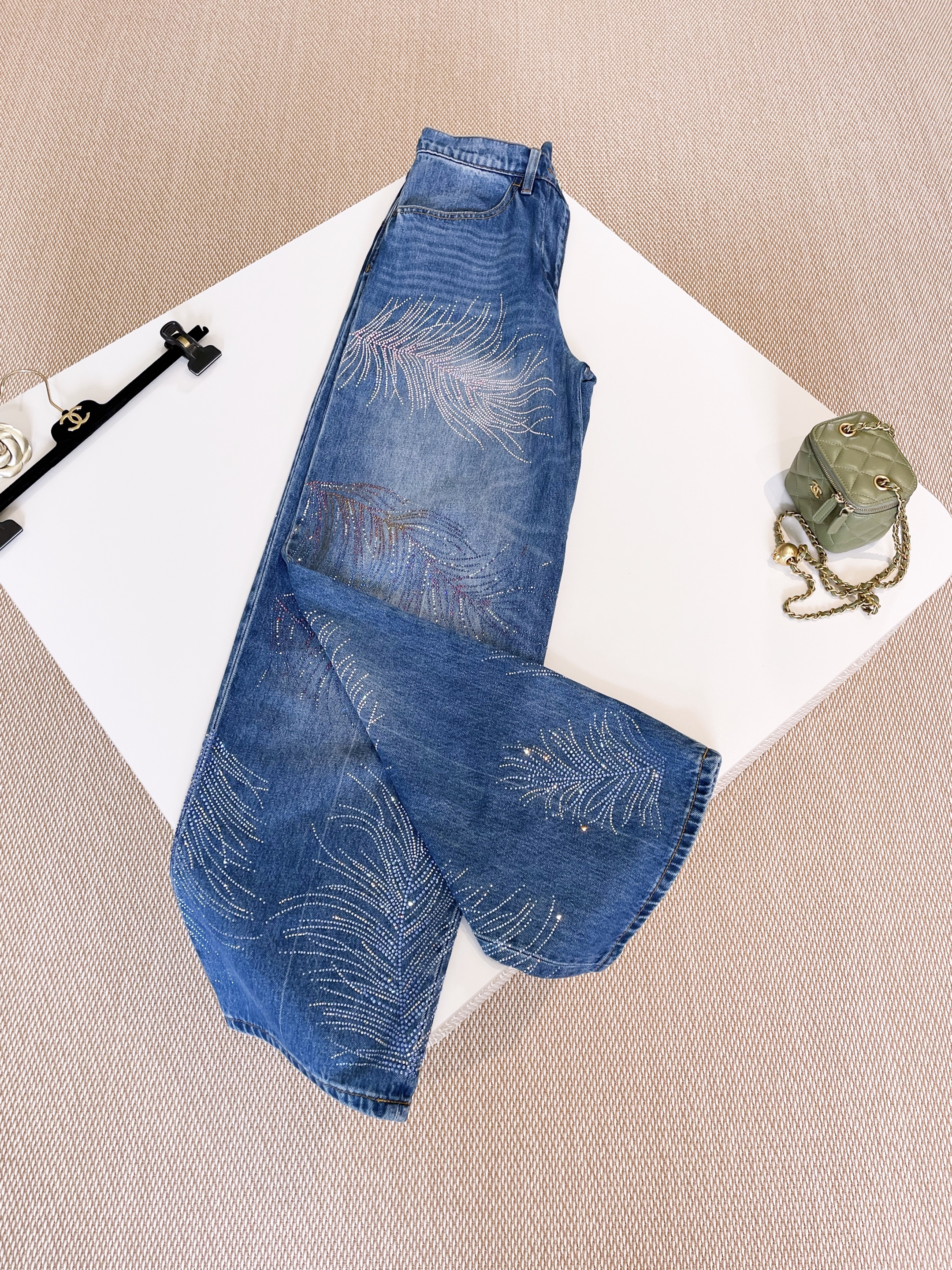 JEANS  - Image 3