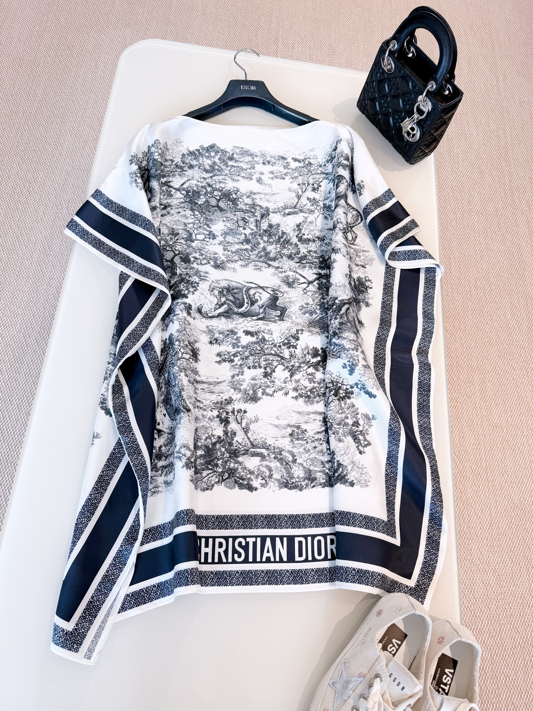 DRESS