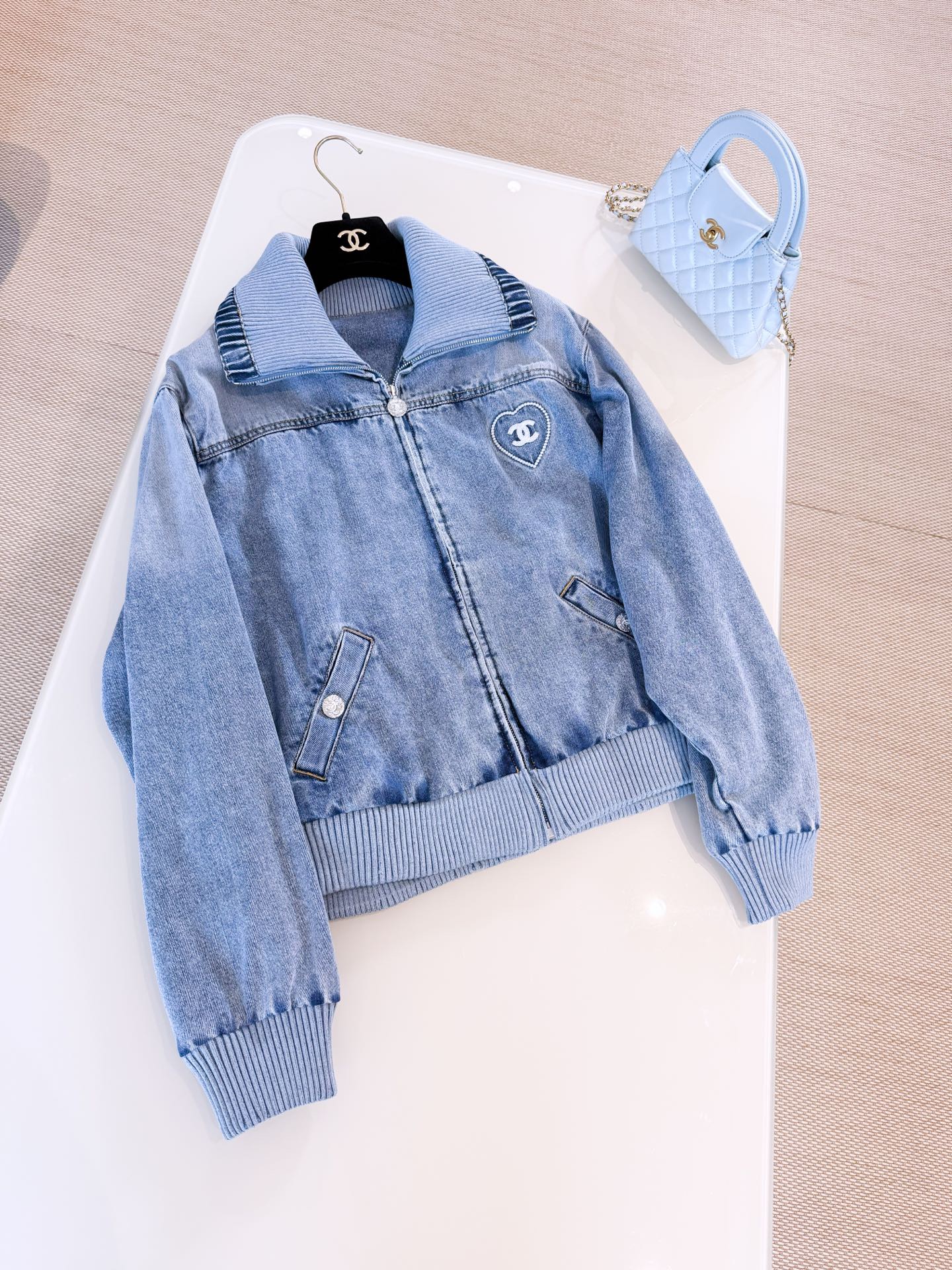 JACKET 