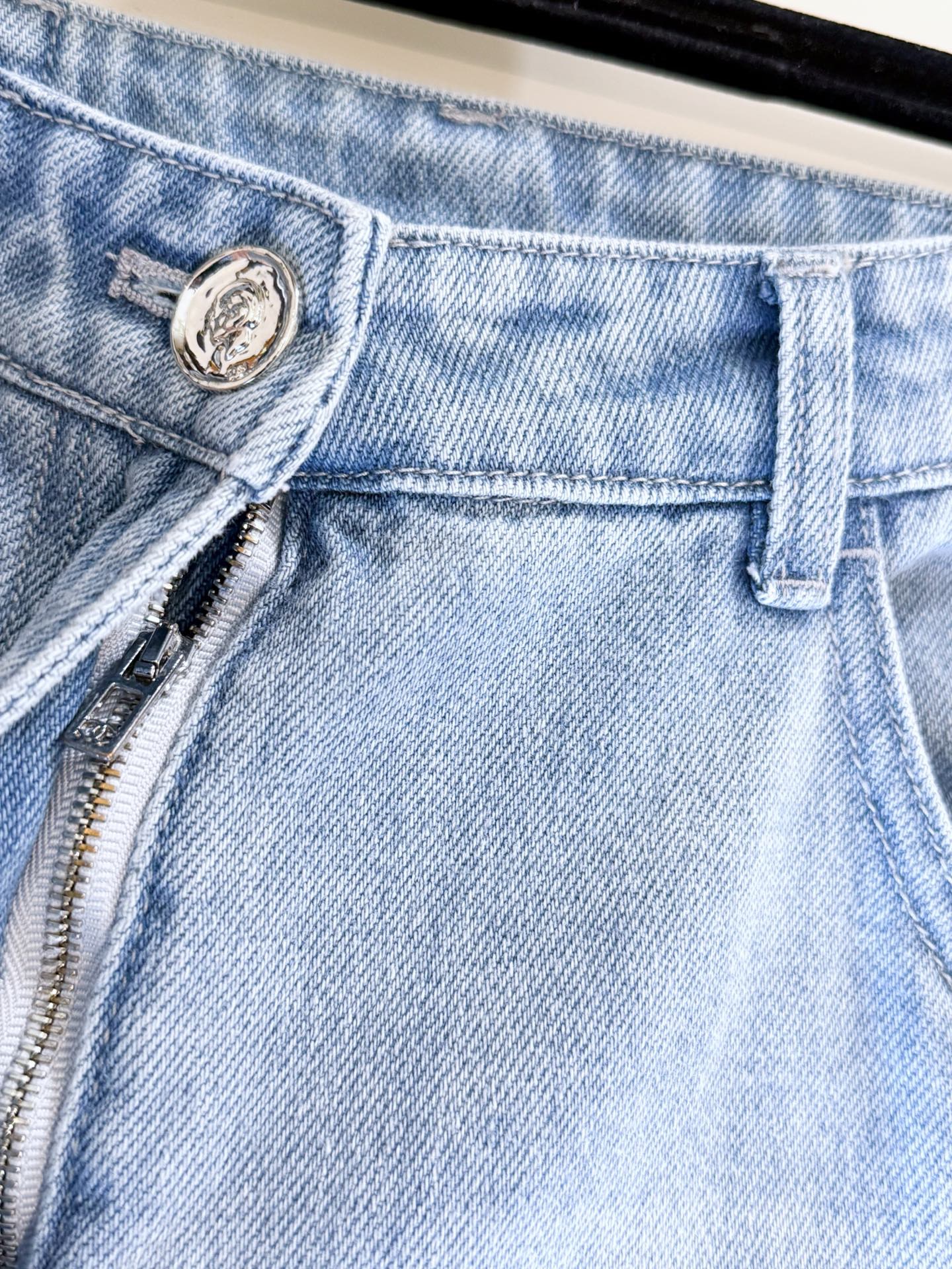 JEANS  - Image 4