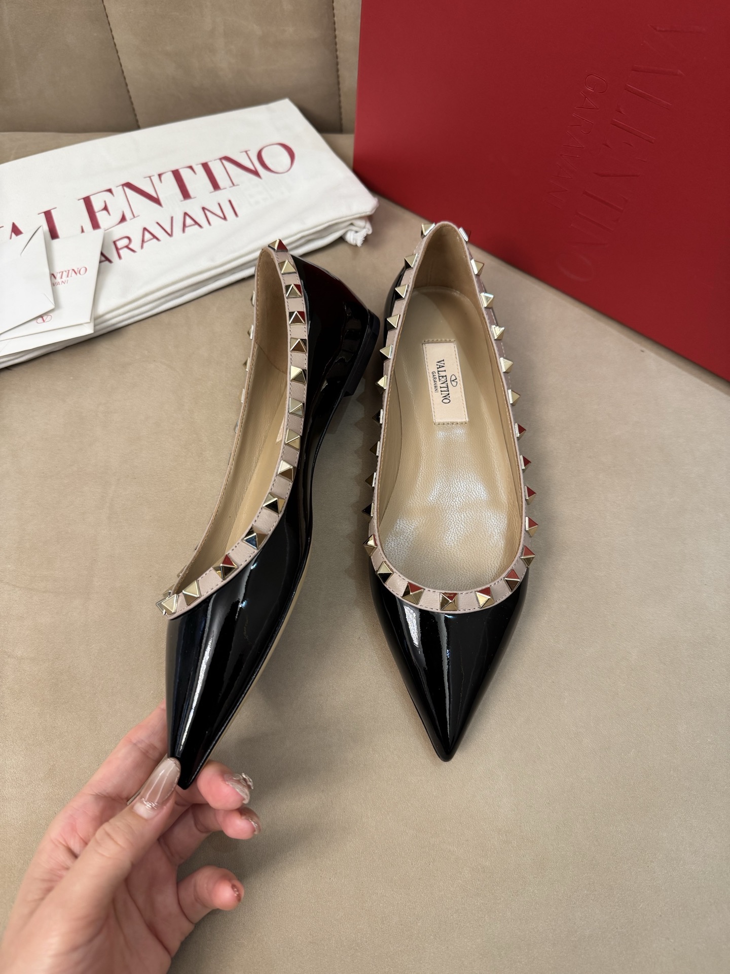 Patent Rockstud Flat