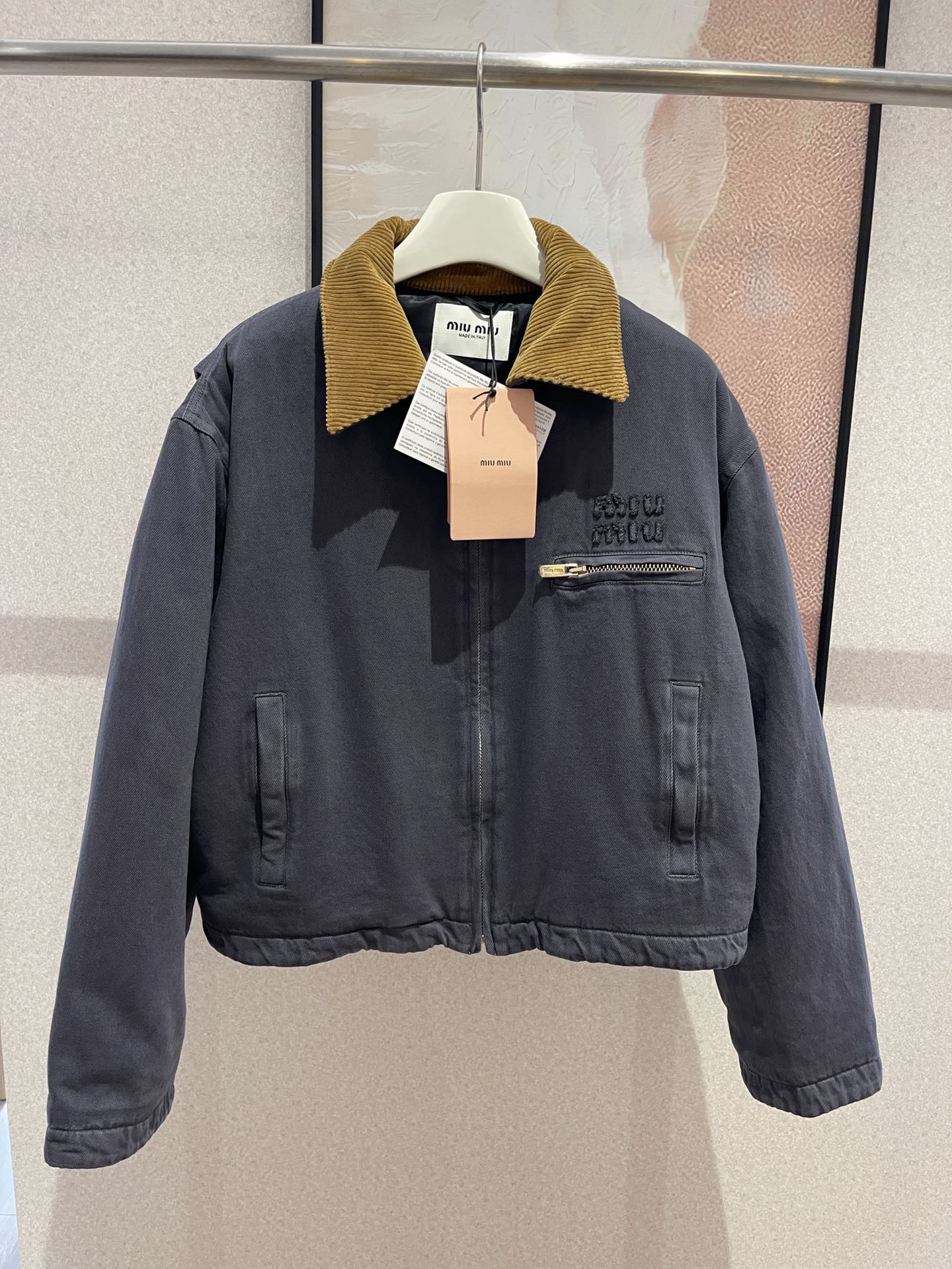 JACKET 