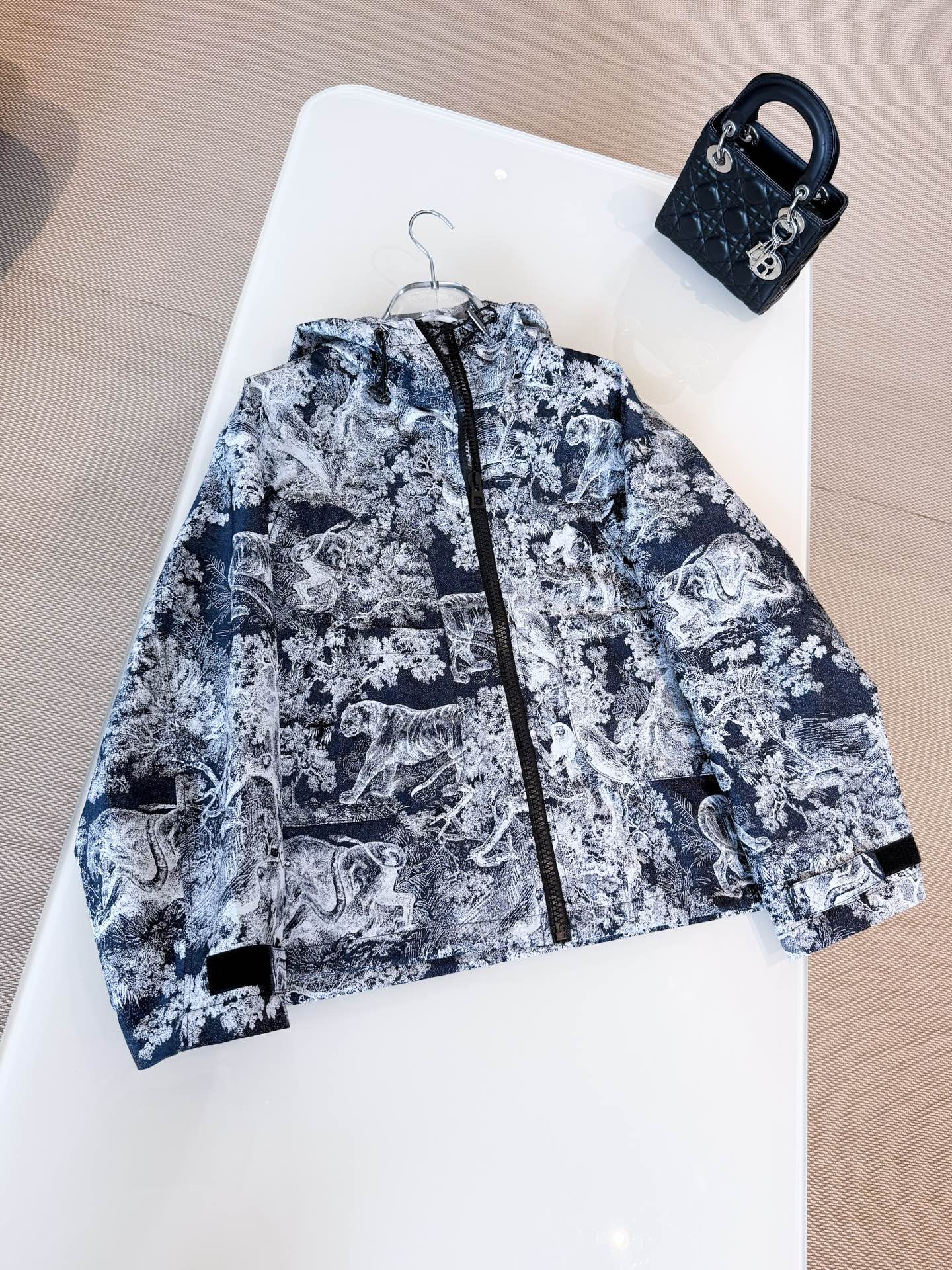 JACKET 