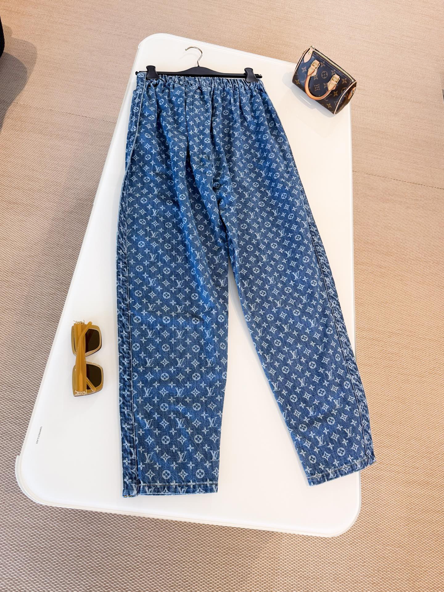 JEANS  - Image 6