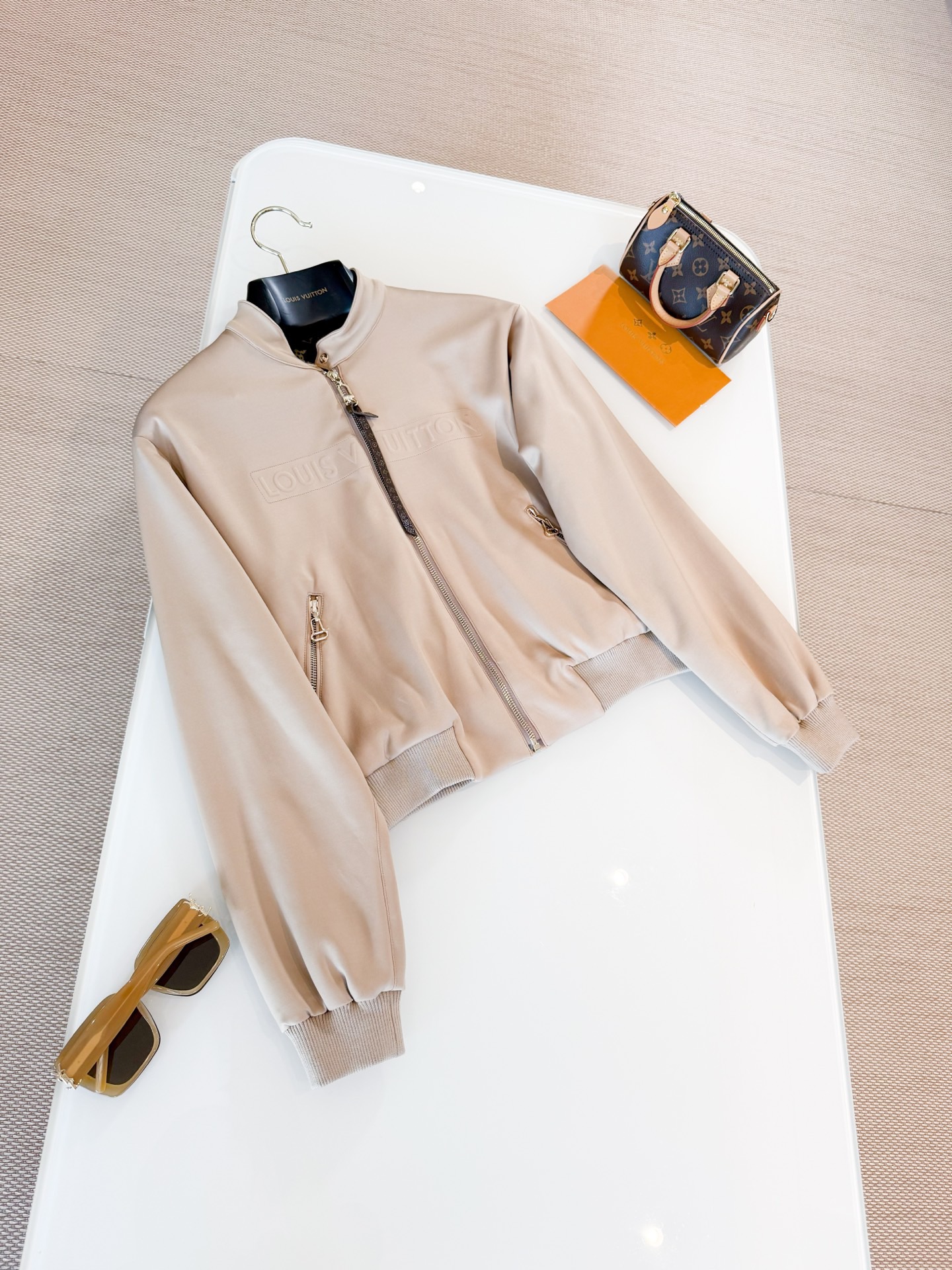 JACKET 