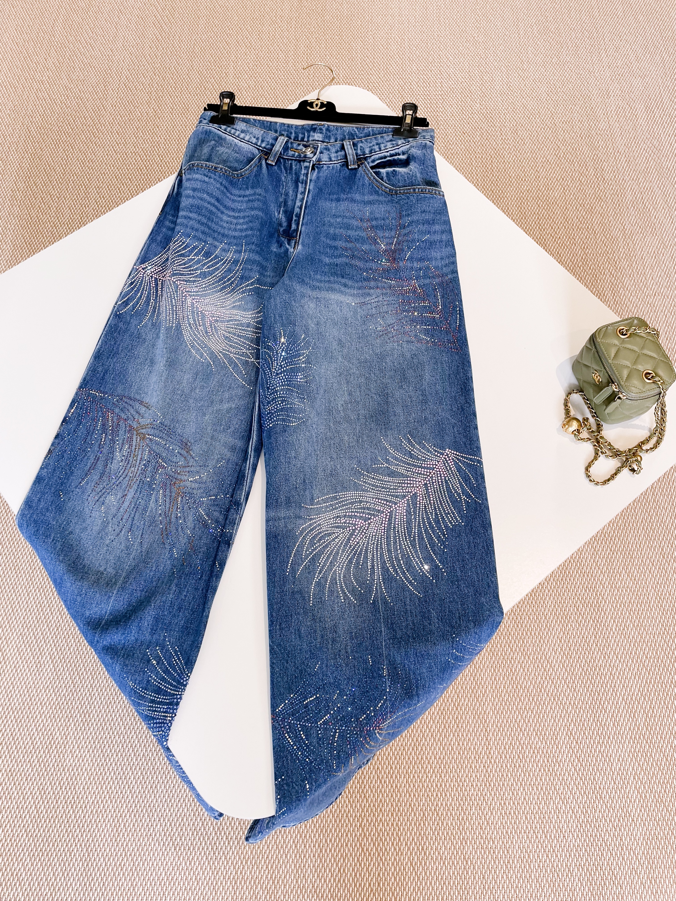 JEANS  - Image 2