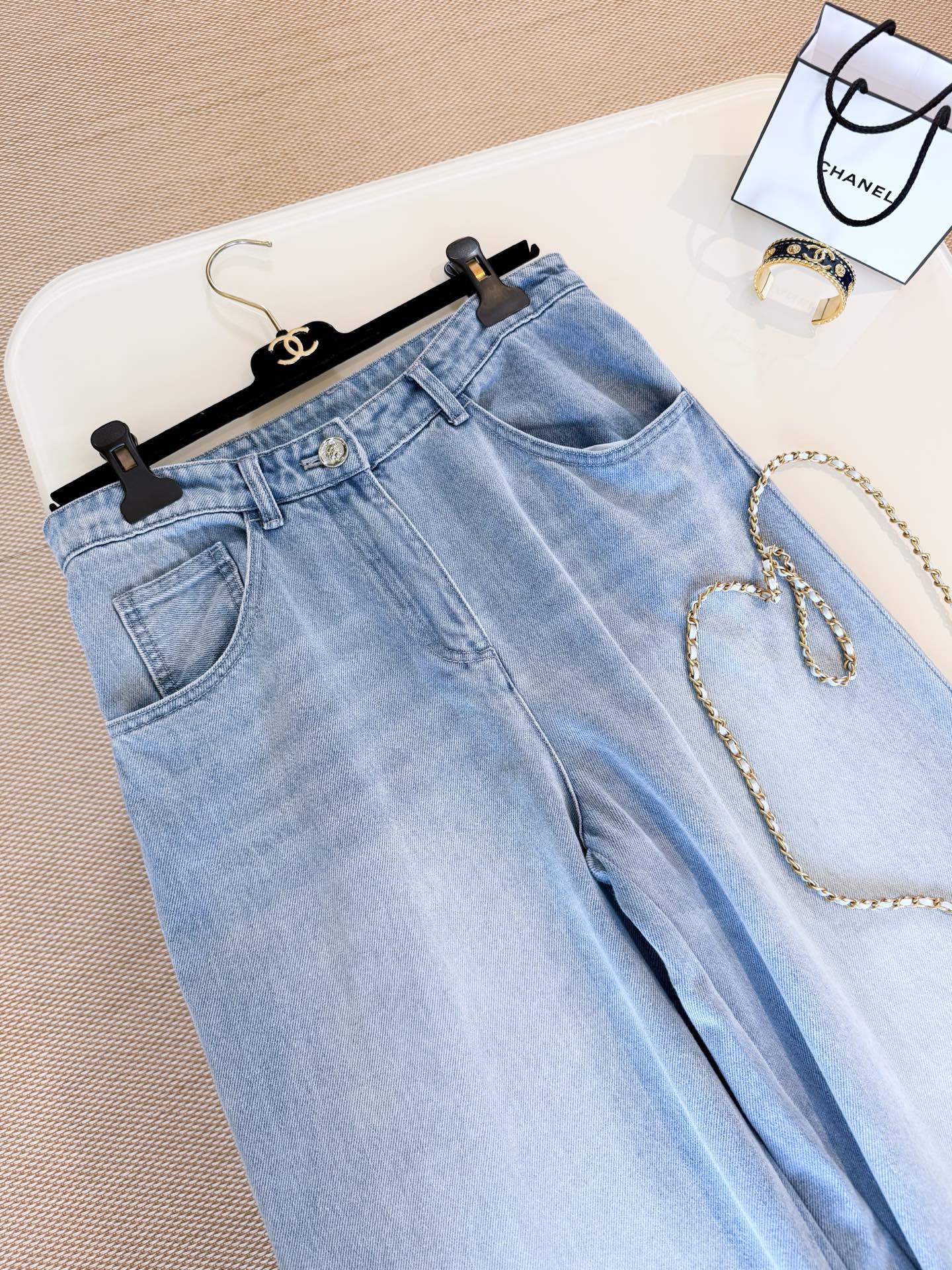 JEANS  - Image 2
