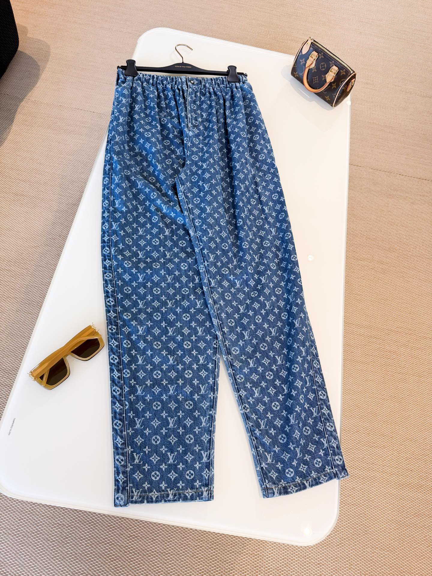 JEANS  - Image 2