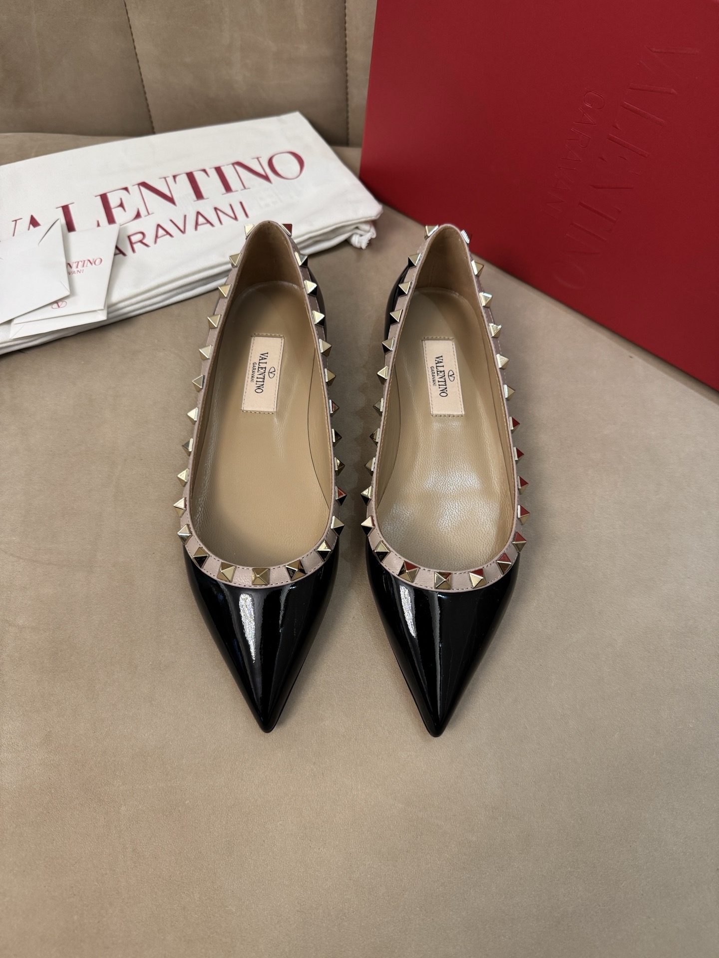 Patent Rockstud Flat