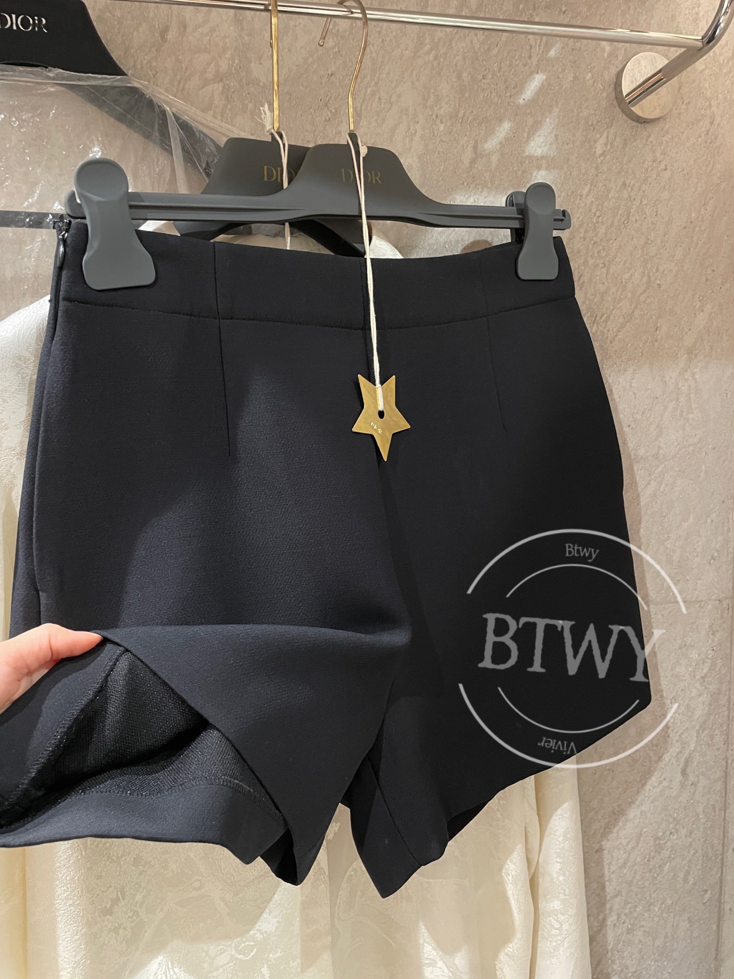 SHORTS - Image 2