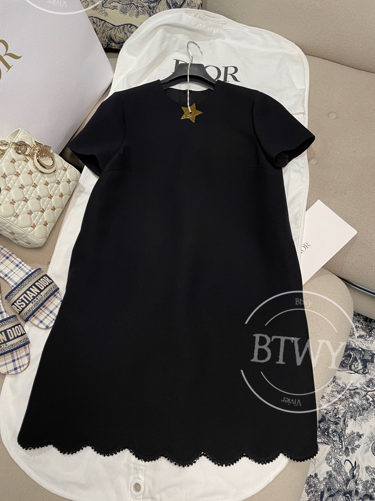 DRESS