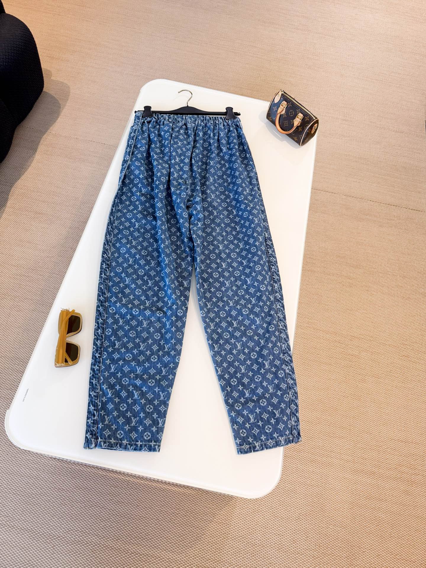JEANS  - Image 3