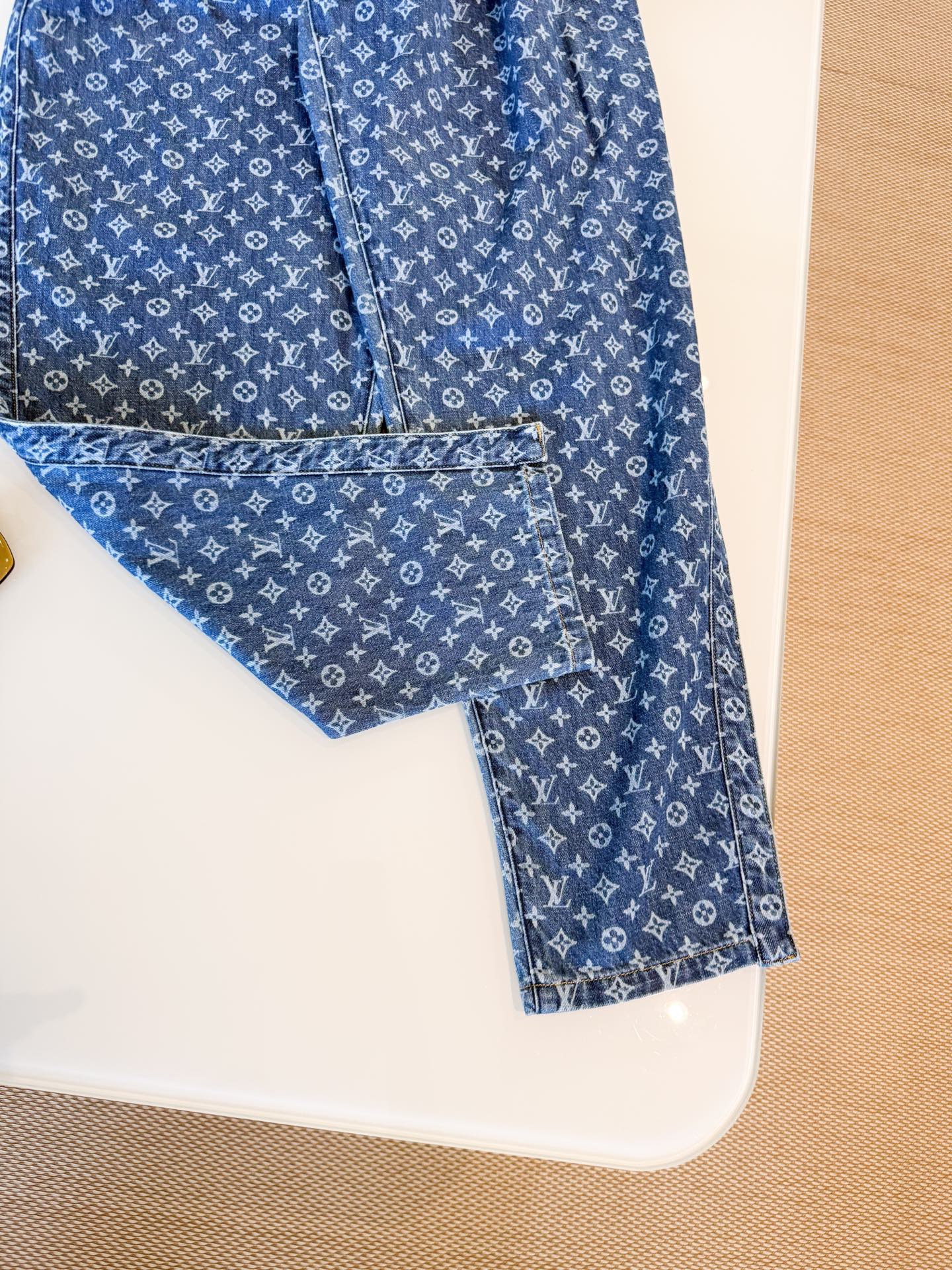 JEANS  - Image 7