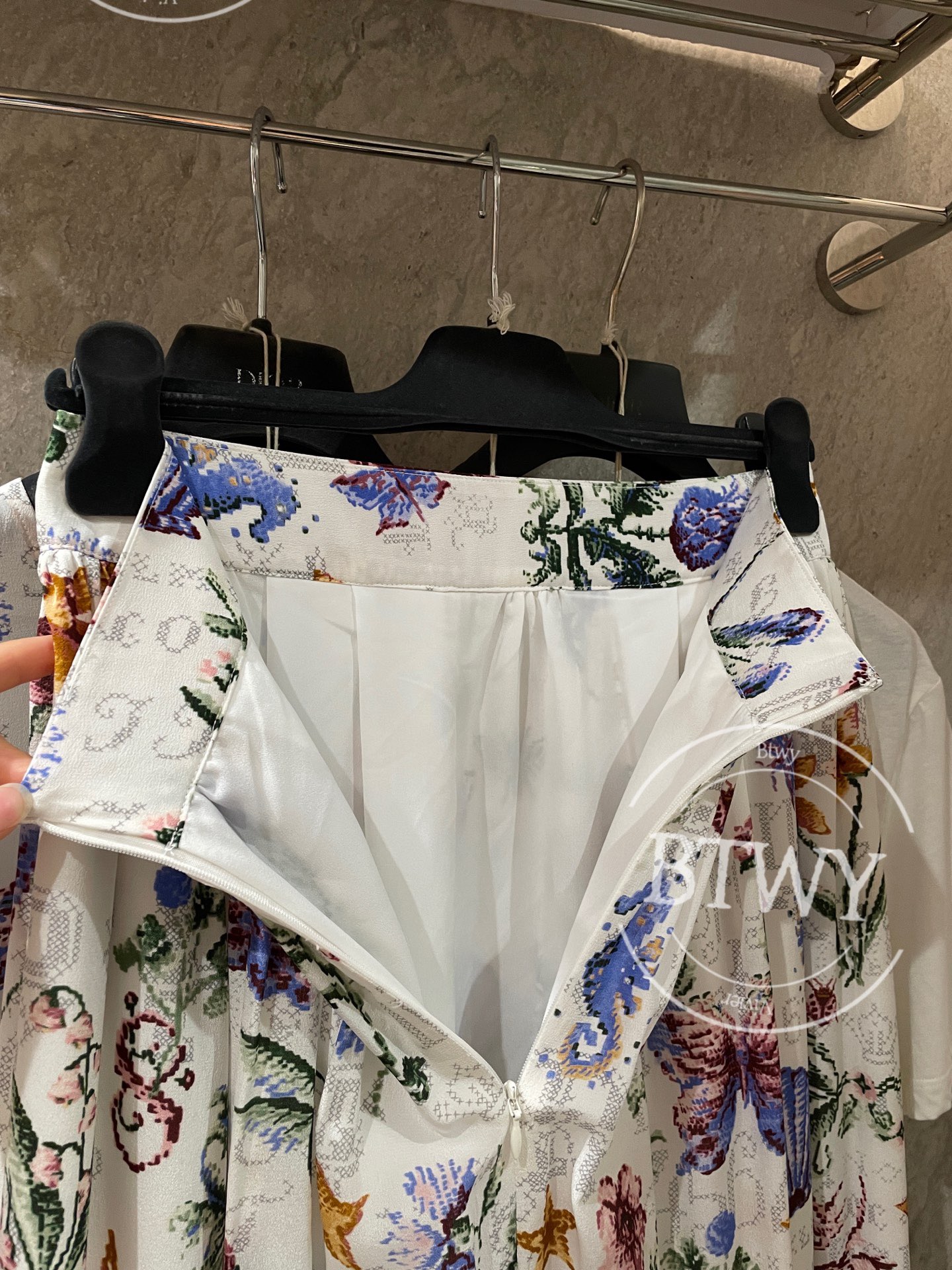 SKIRT - Image 2