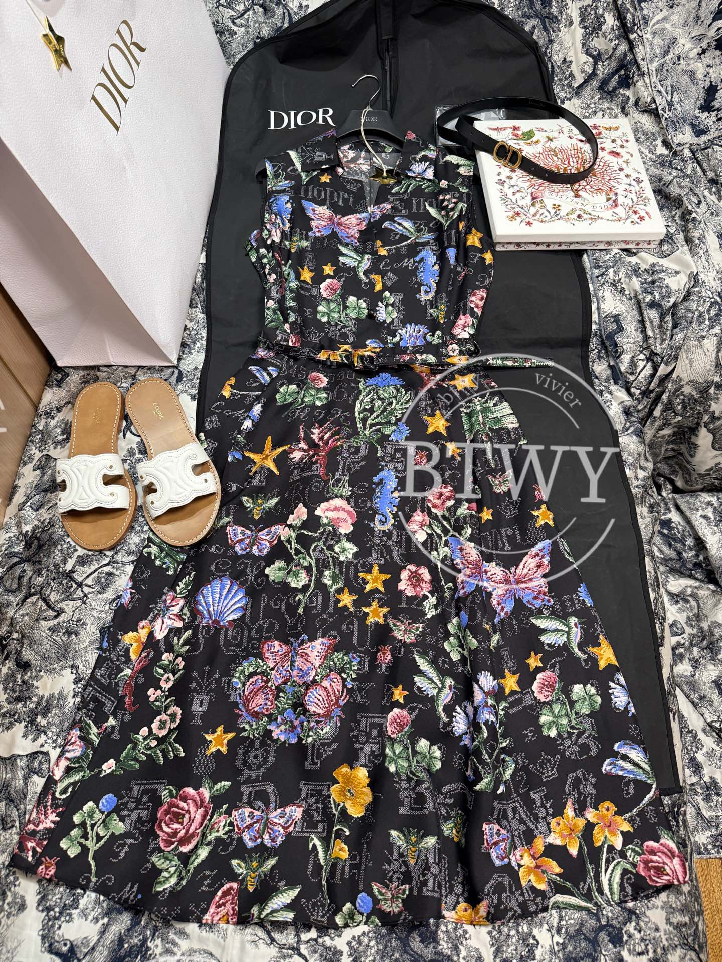DRESS