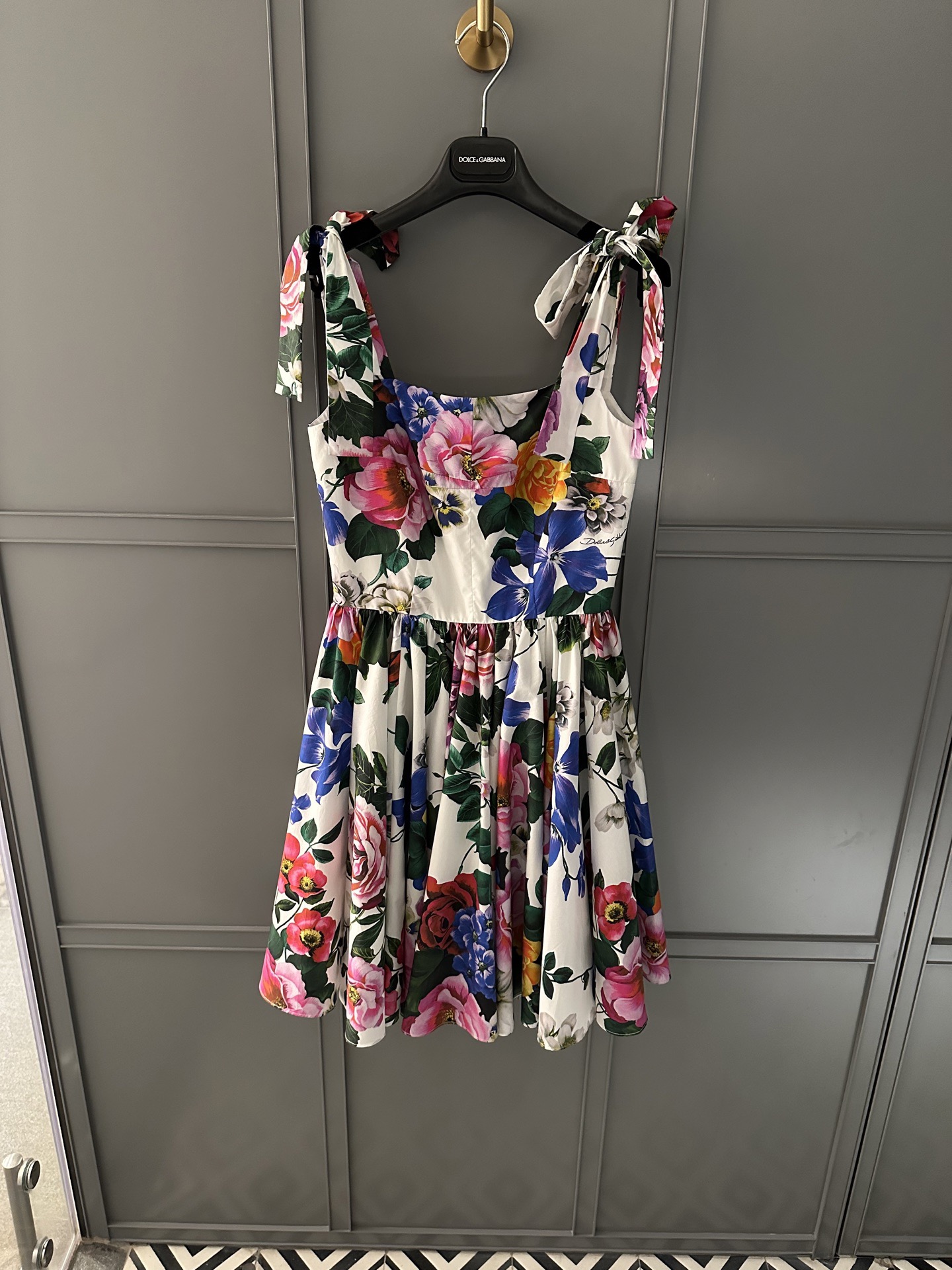 DRESS