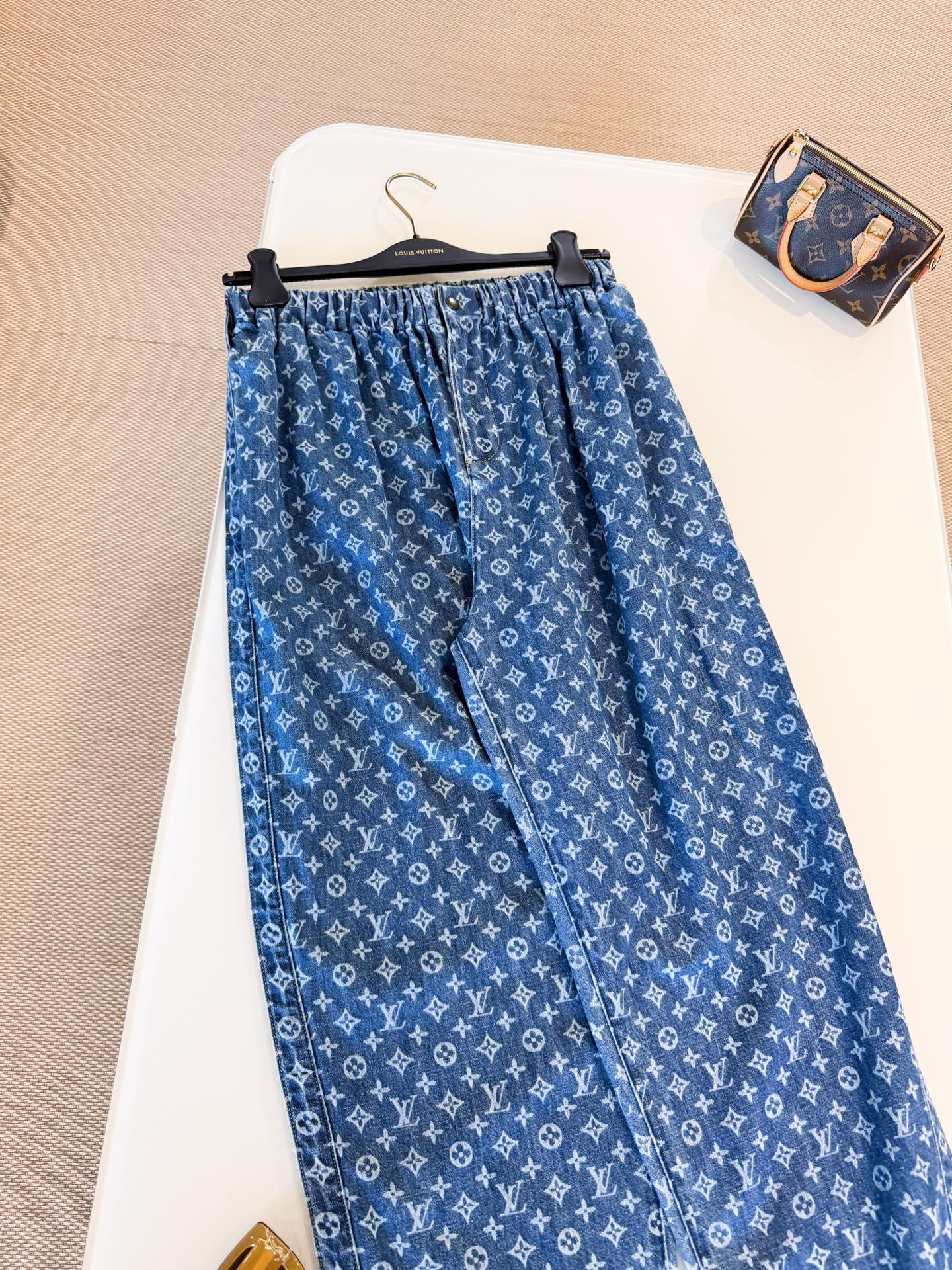 JEANS  - Image 4