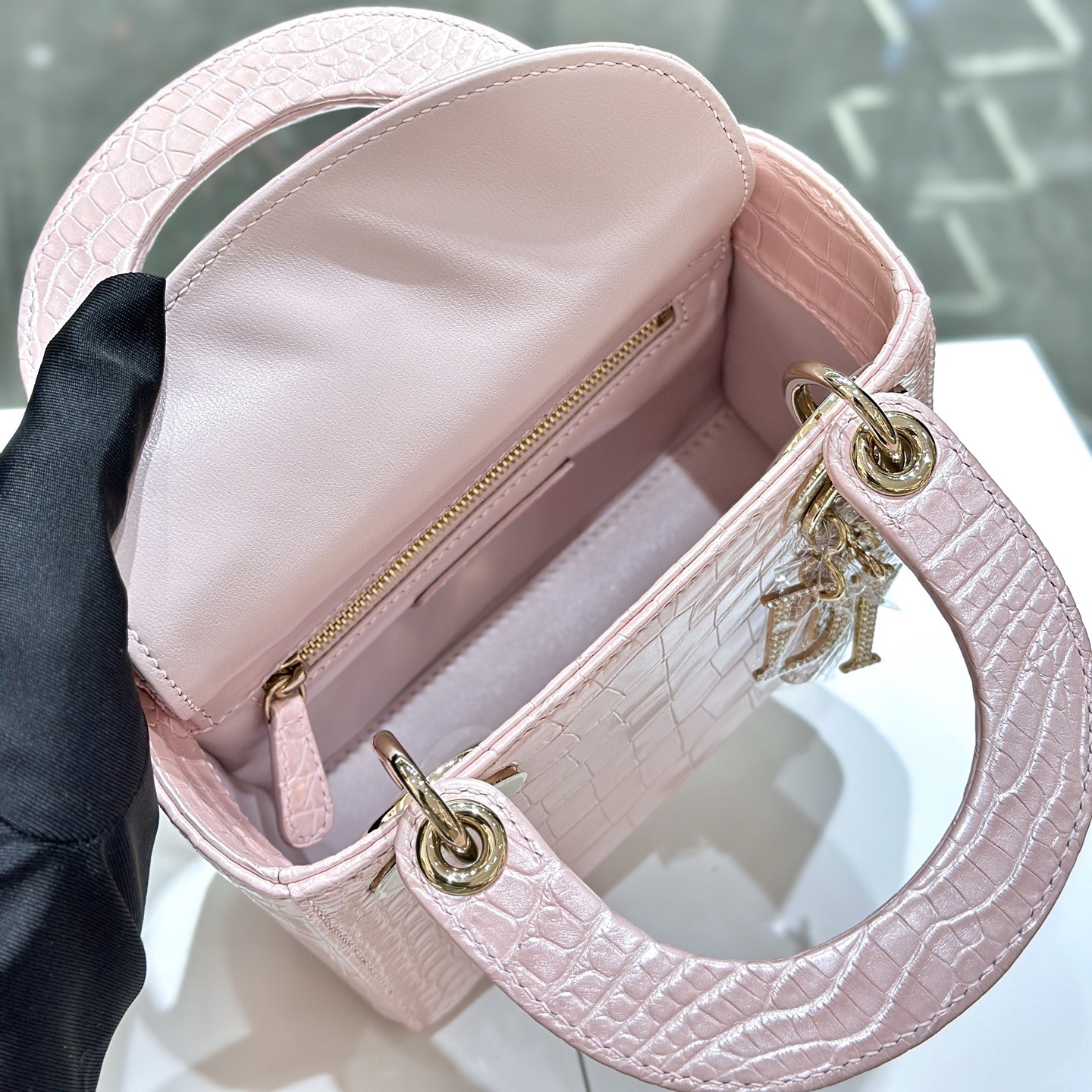 CROCODILE LEATHER  - Image 6