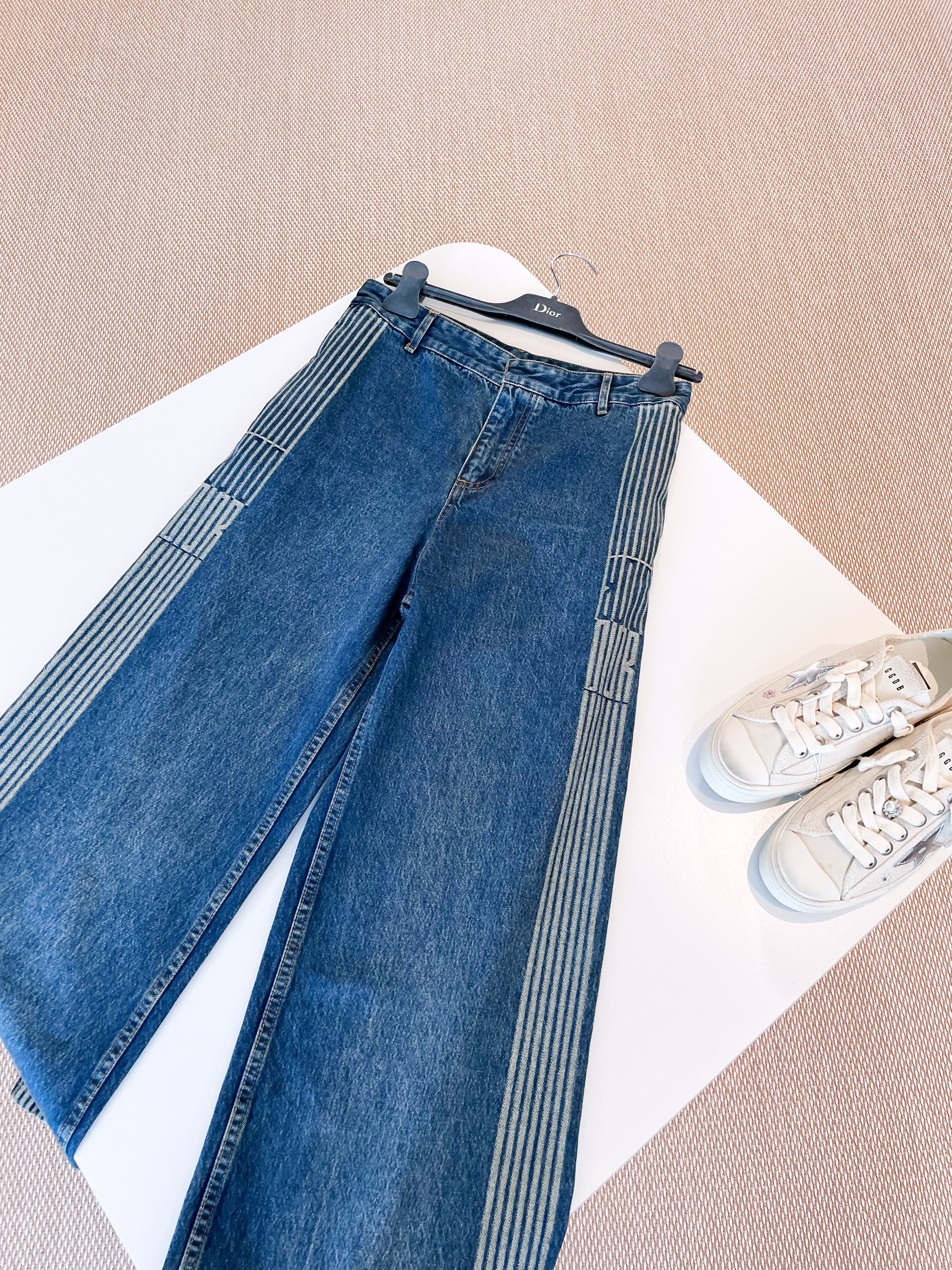 JEANS  - Image 2