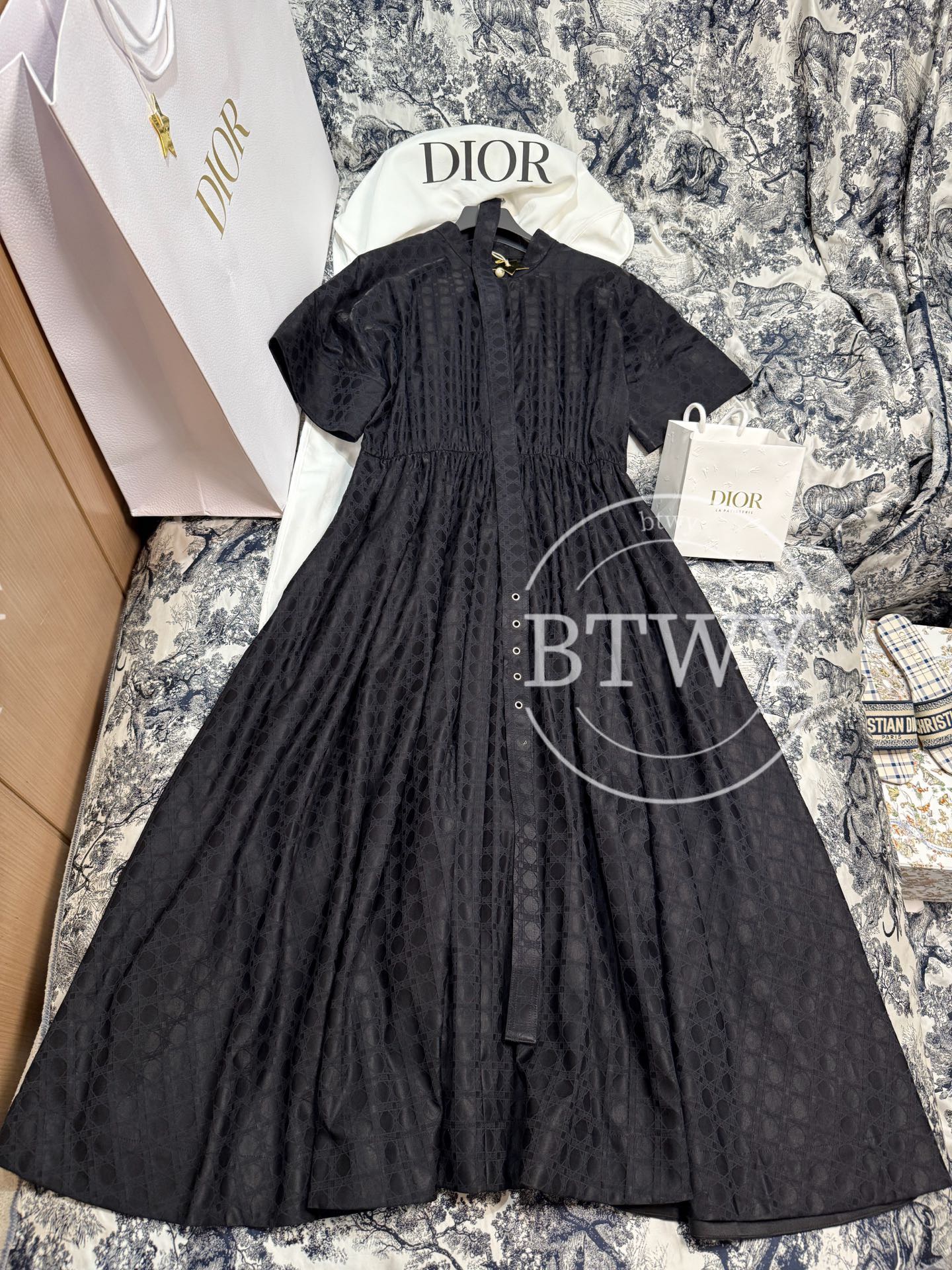 DRESS - Image 2