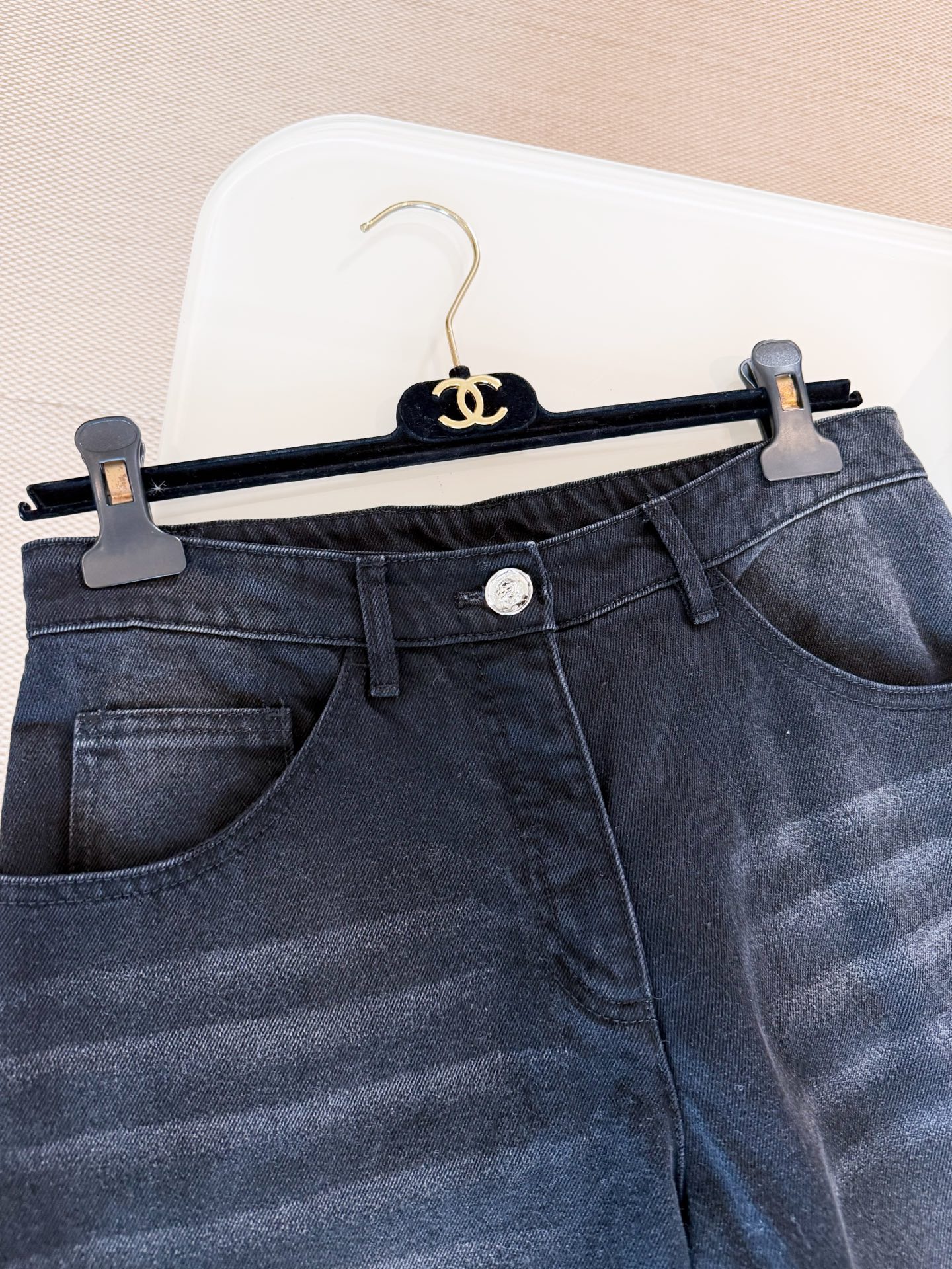 JEANS  - Image 2