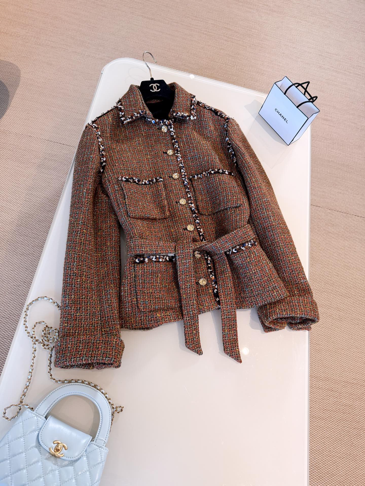 JACKET 