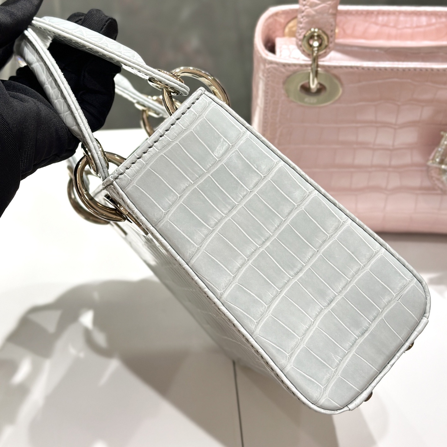 CROCODILE LEATHER  - Image 2