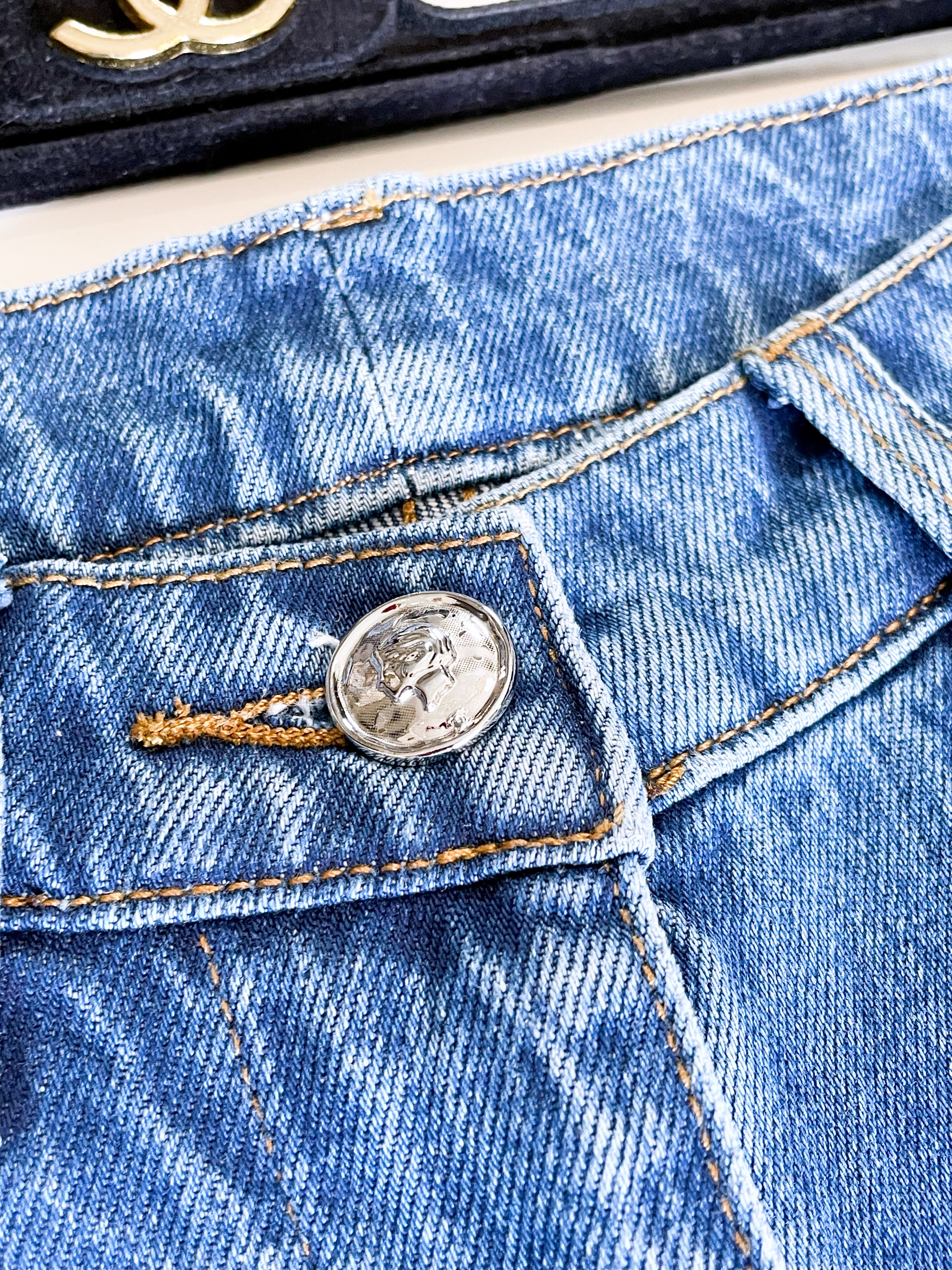 JEANS  - Image 4