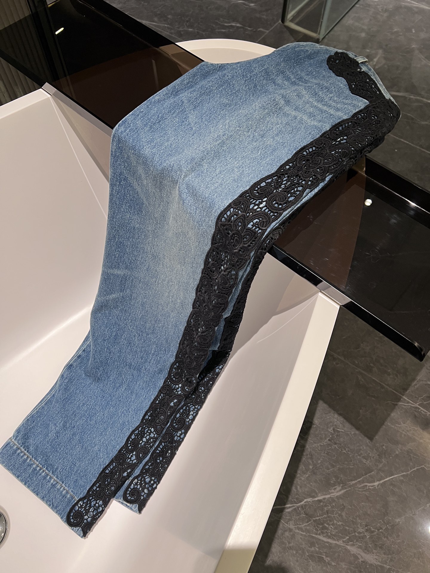 JEANS  - Image 8