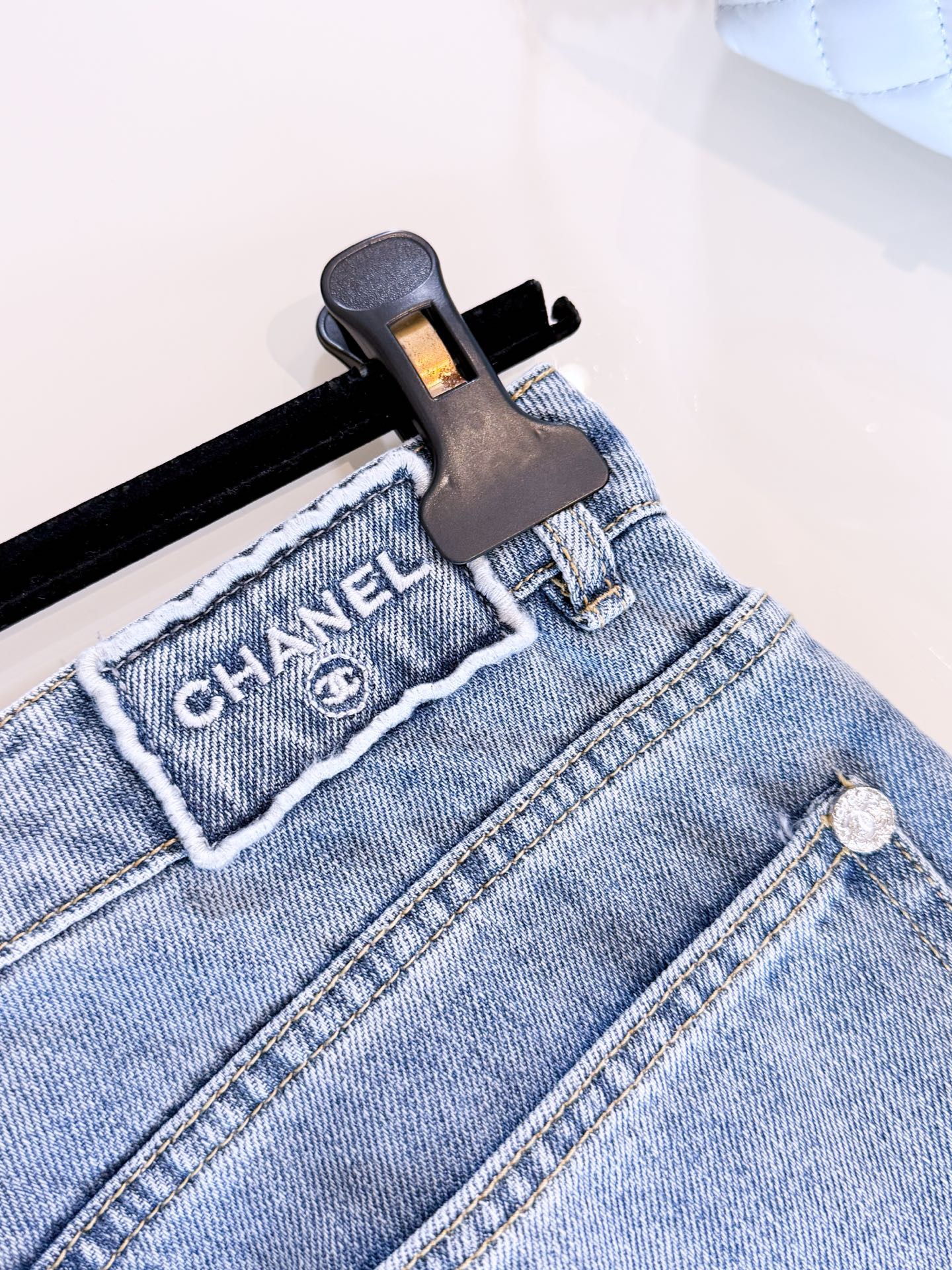 JEANS  - Image 6